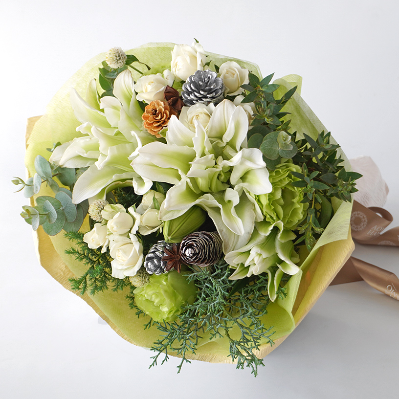 白やグリーンのおまかせ花束