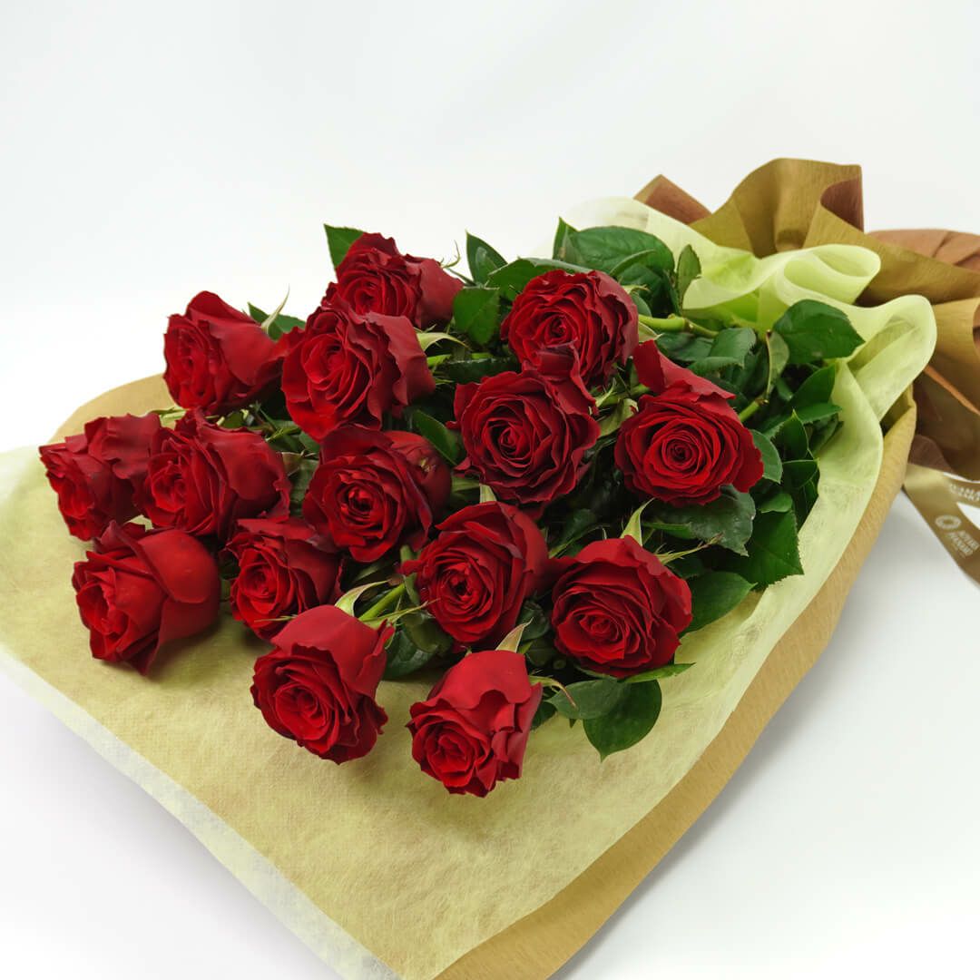 赤いバラ15本の花束