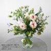 花瓶に活けた紫の花の画像
