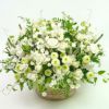 お供え花  白いバラや菊のアレンジメント