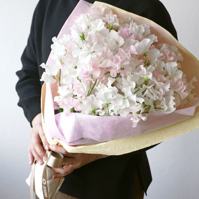 白とピンクのスイートピーの花束