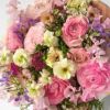 ピンクのラナンキュラスとクリーム色のラックスラナンキュラスの花束