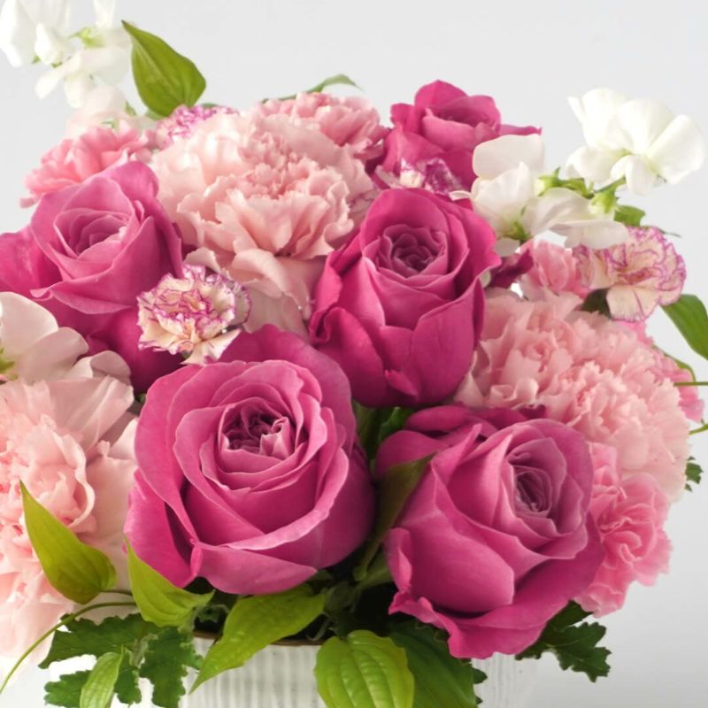 【母の日】濃いピンクのバラと淡いピンクのカーネーションのアレンジメント