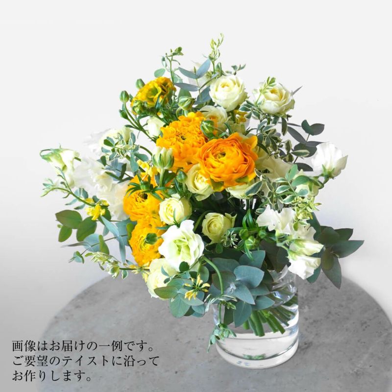 季節の花の花瓶活け