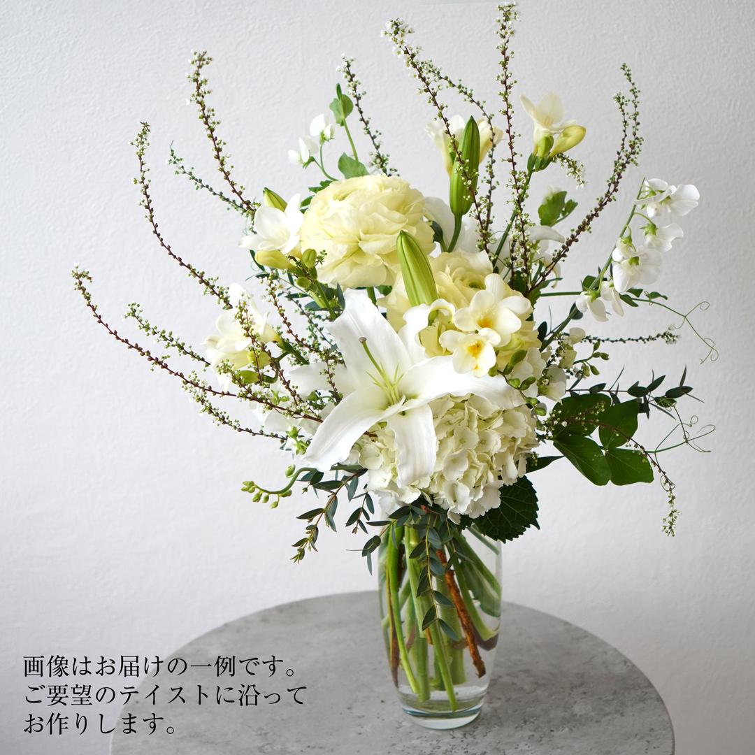季節の花の花瓶活け