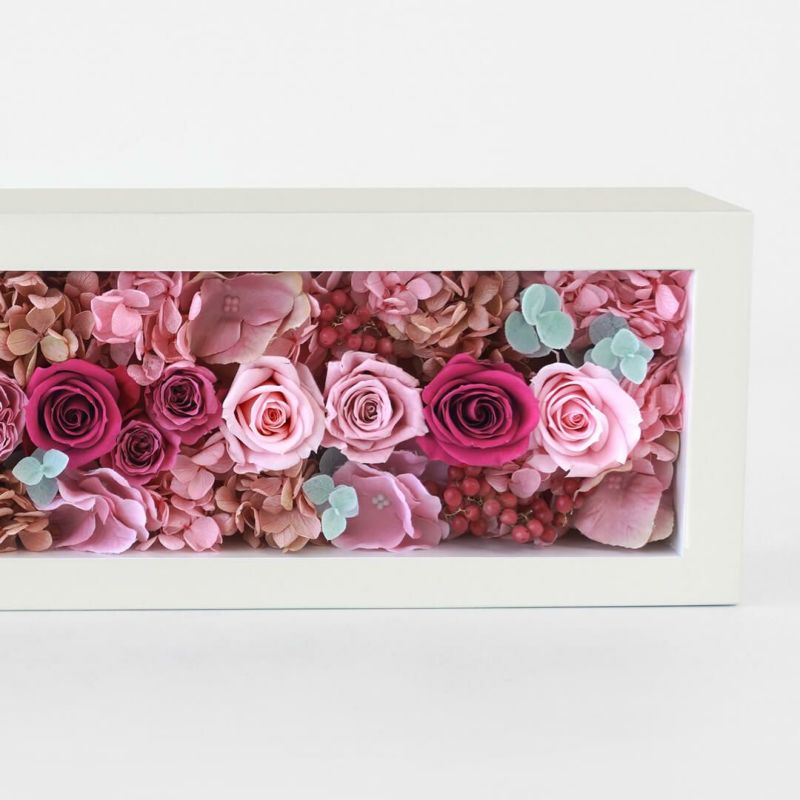 ピンクのバラやハイドランジアのプリザーブドフラワーボックス