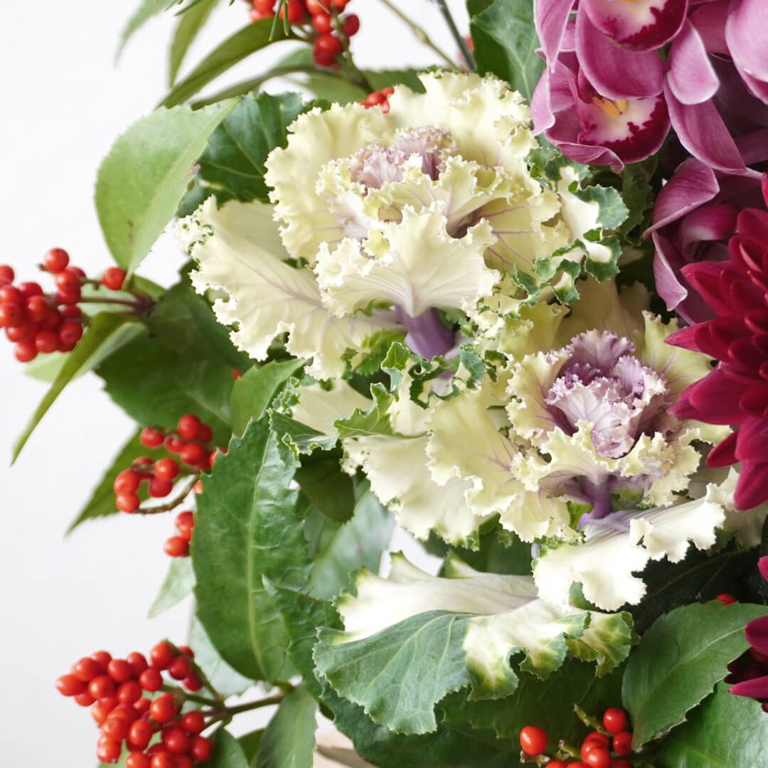 【お正月・お年賀】ピンクのシンビジュームや赤いマムのアレンジメント