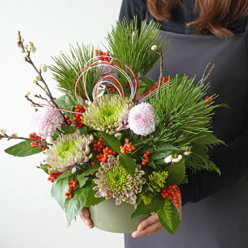 お正月おまかせアレンジメント（若松・千両入り）｜青山花茂本店
