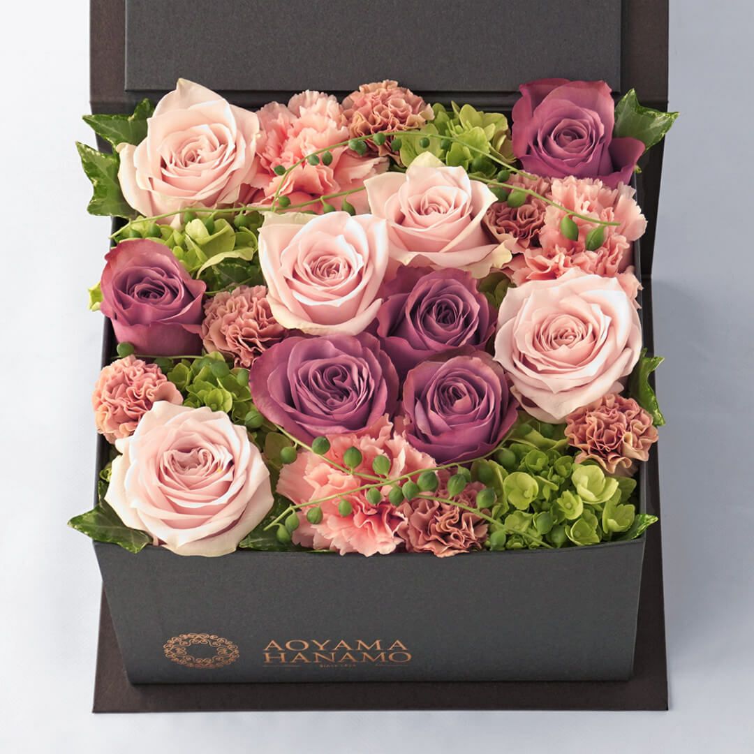 【母の日】パープルと淡いピンクの大輪バラのボックスアレンジメント