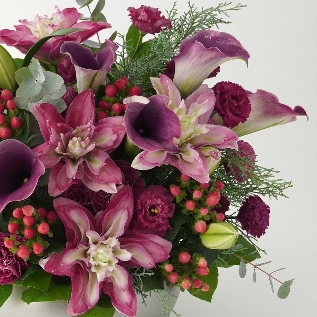 【お歳暮・クリスマス】八重咲ユリやカラーのアレンジメント