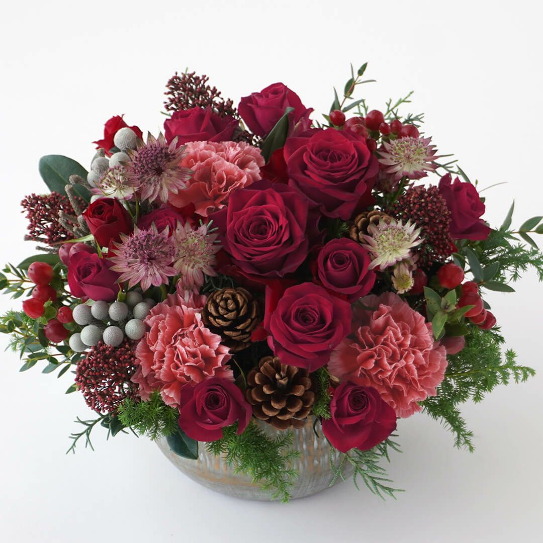 【お歳暮・クリスマス】赤い大輪バラやカーネーションのアレンジメント