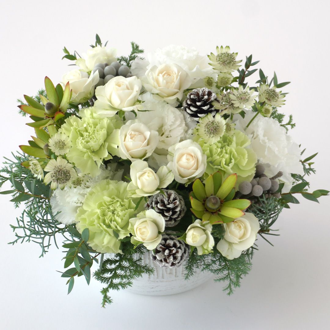 【お歳暮・クリスマス】白いトルコキキョウやスプレーバラのアレンジメント