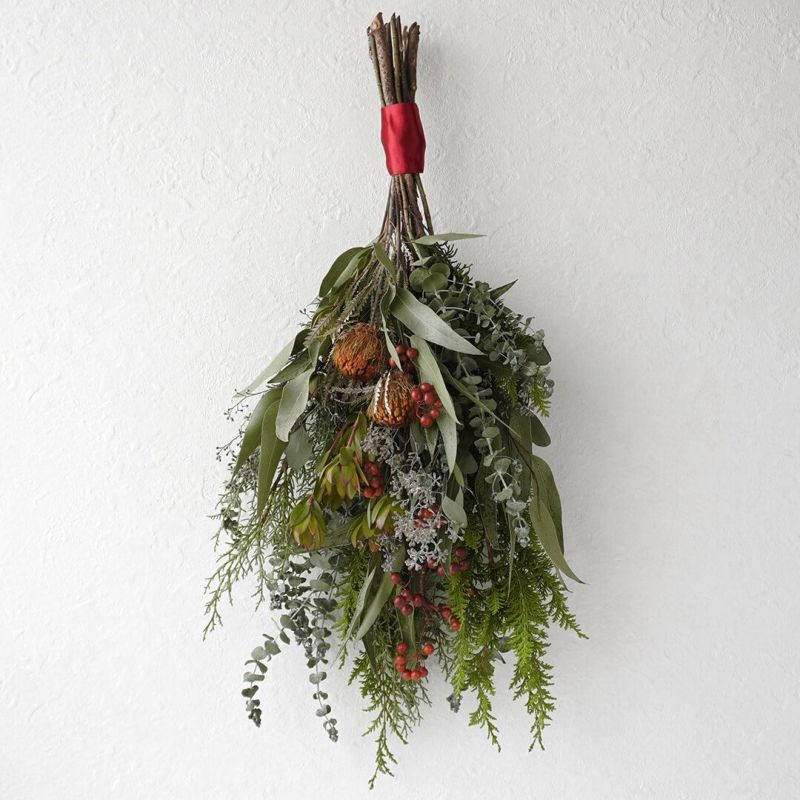 【クリスマス】クジャクヒバとユーカリ、サンキライの実のスワッグ