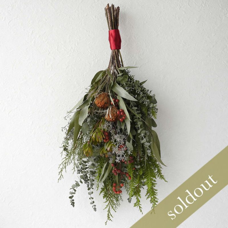 【クリスマス】クジャクヒバとユーカリ、サンキライの実のスワッグ