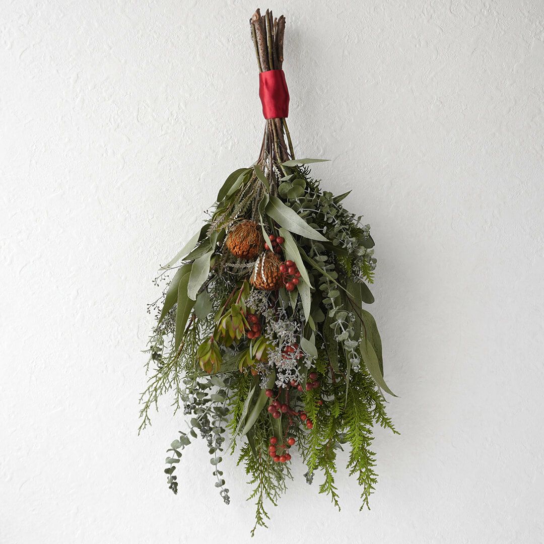 【クリスマス】クジャクヒバとユーカリ、サンキライの実のスワッグ