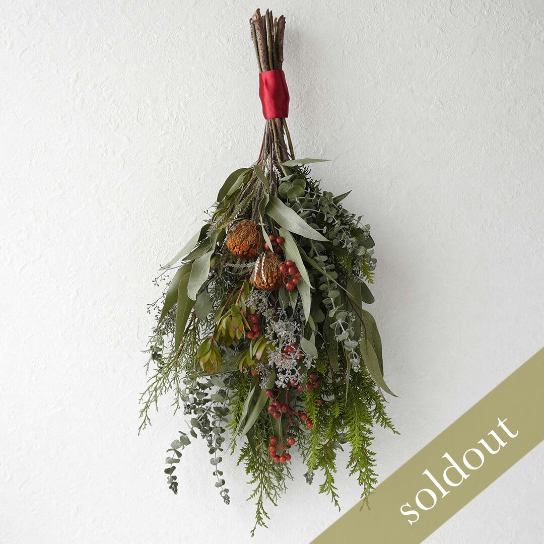 【クリスマス】クジャクヒバとユーカリ、サンキライの実のスワッグ