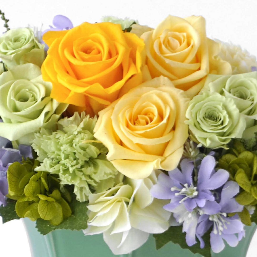 黄色やグリーンのバラのプリザーブドフラワー